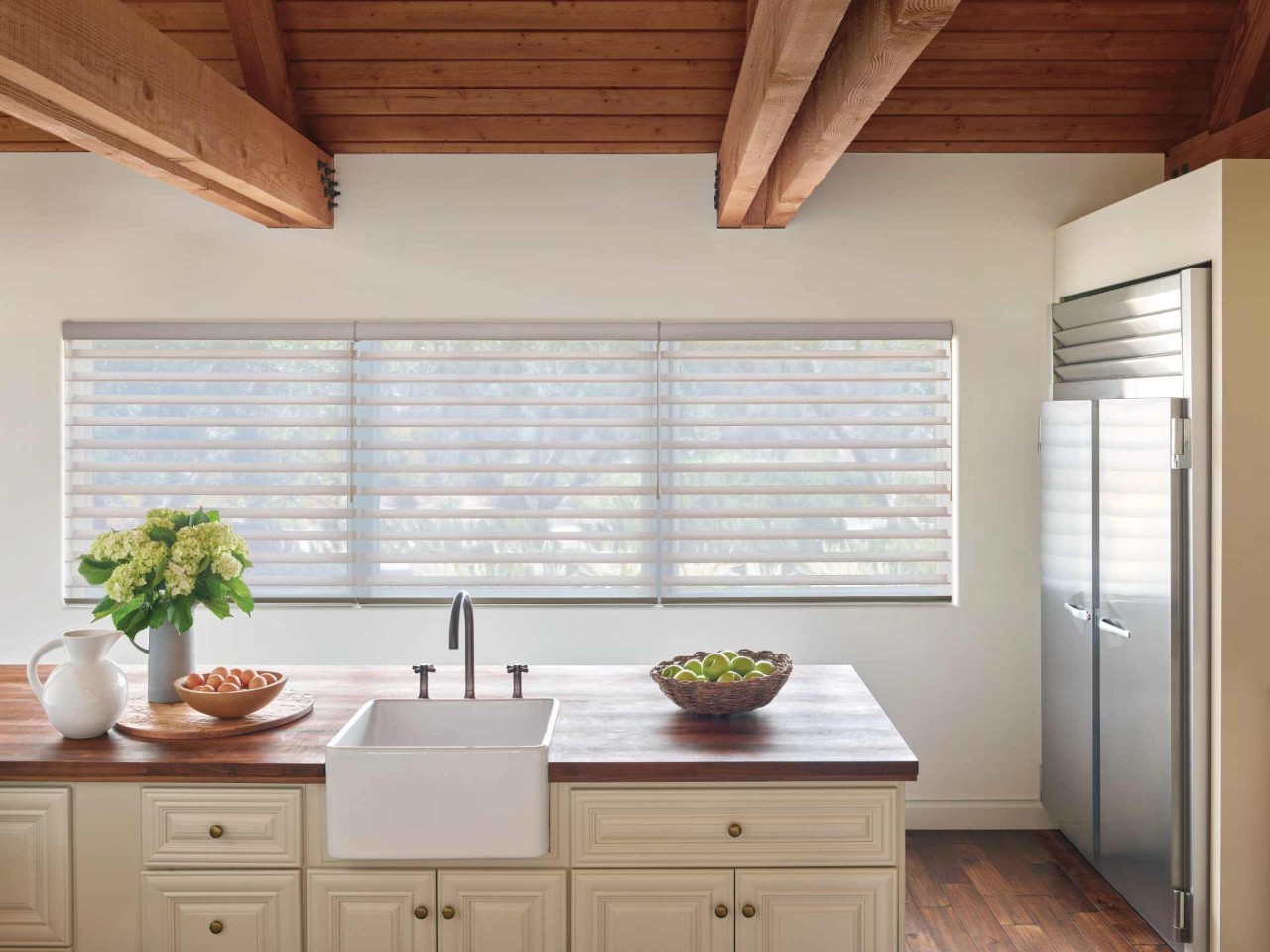 Hunter Douglas Silhouette® Sheer Shades adding light to a space near Menlo Park, California (CA)